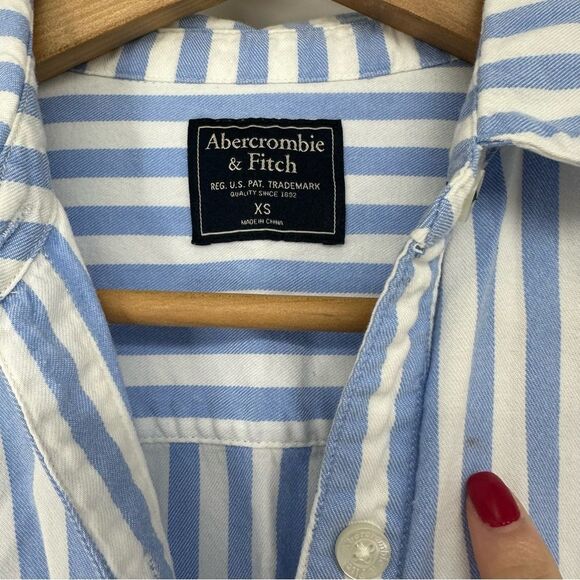 Abercrombie & Fitch Striped Women’s Blue White Cropped Shirt Size XS - Picture 3 of 7